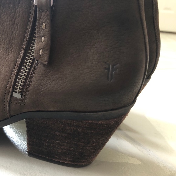 Frye Judith brown leather zip up ankle booties - Picture 11 of 16